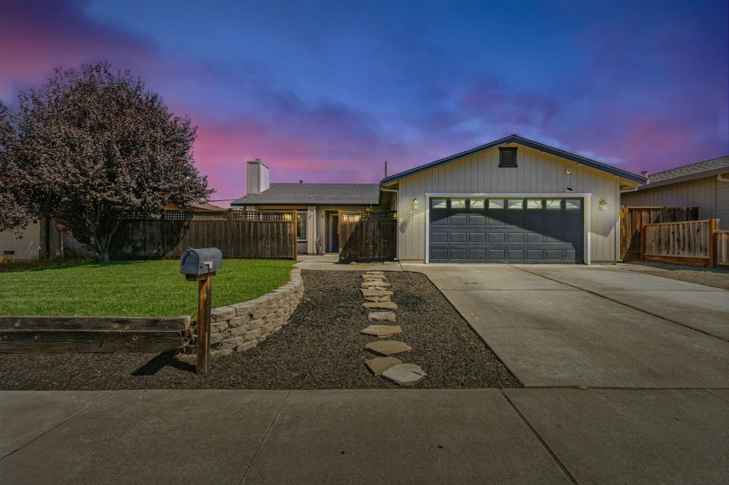 Detail Gallery Image 2 of 35 For 1671 Monticello Dr, Hollister,  CA 95023 - 4 Beds | 2 Baths