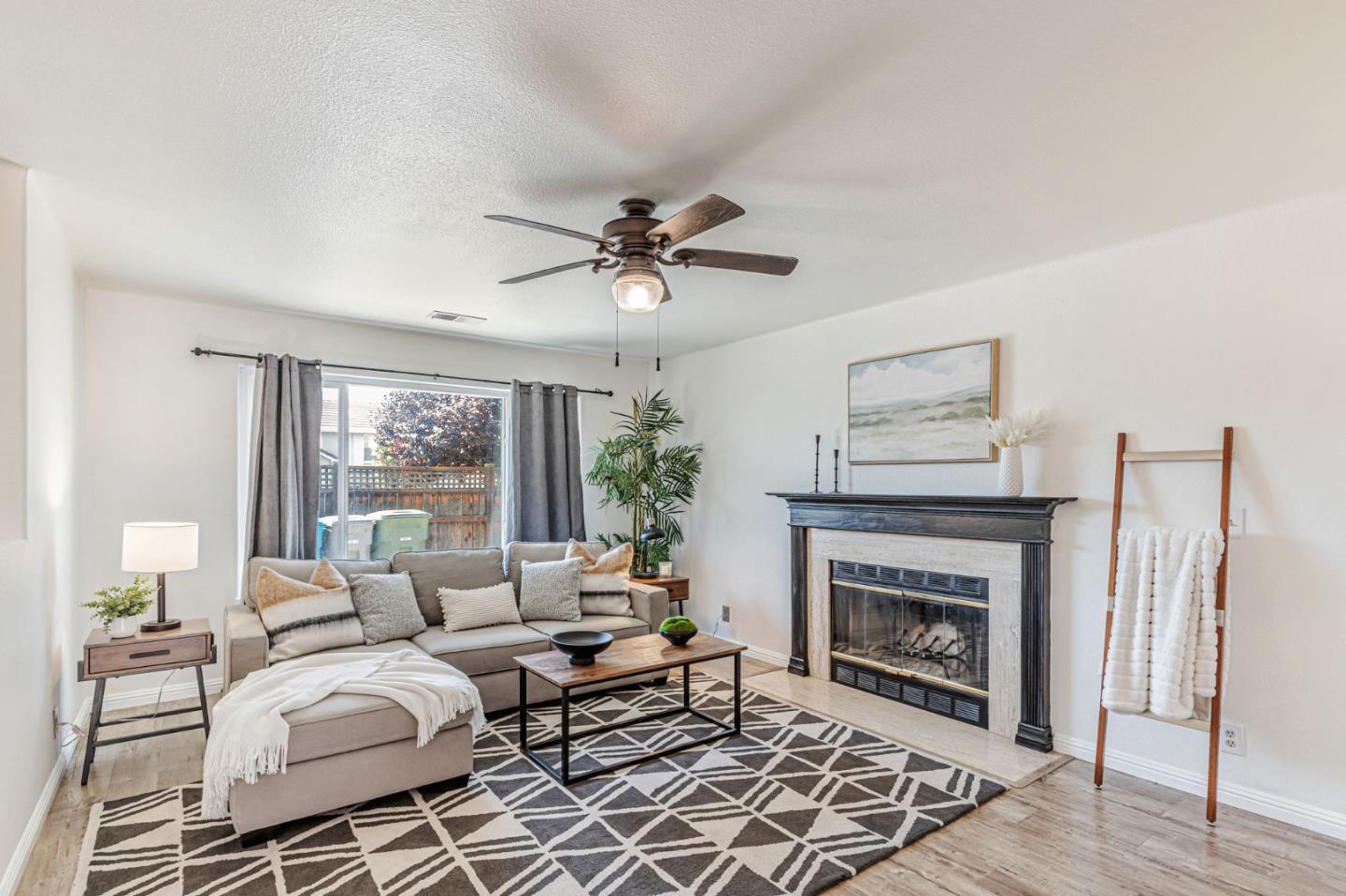 Detail Gallery Image 9 of 35 For 1671 Monticello Dr, Hollister,  CA 95023 - 4 Beds | 2 Baths