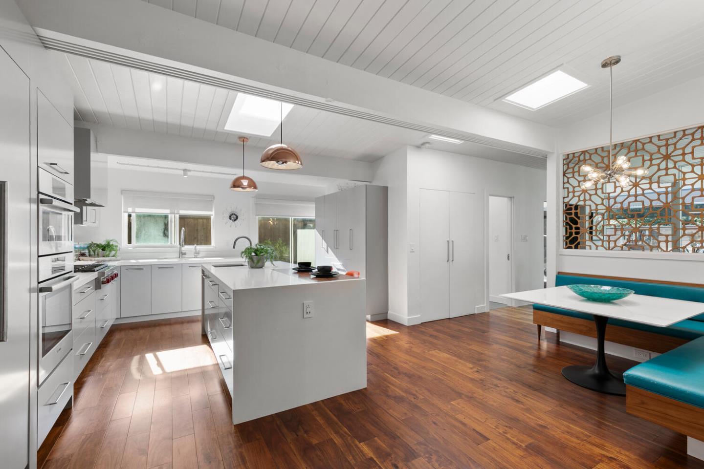 Detail Gallery Image 11 of 37 For 3036 Atwater Dr, Burlingame,  CA 94010 - 4 Beds | 2/1 Baths