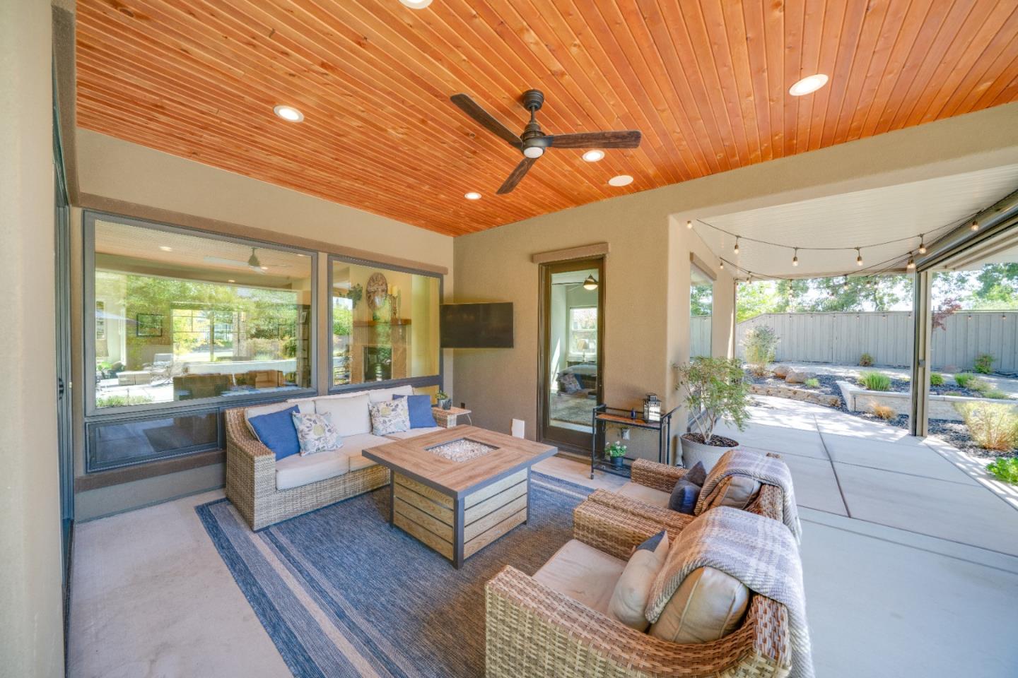 Detail Gallery Image 13 of 44 For 8300 Willowood Pl, Granite Bay,  CA 95746 - 4 Beds | 2/1 Baths