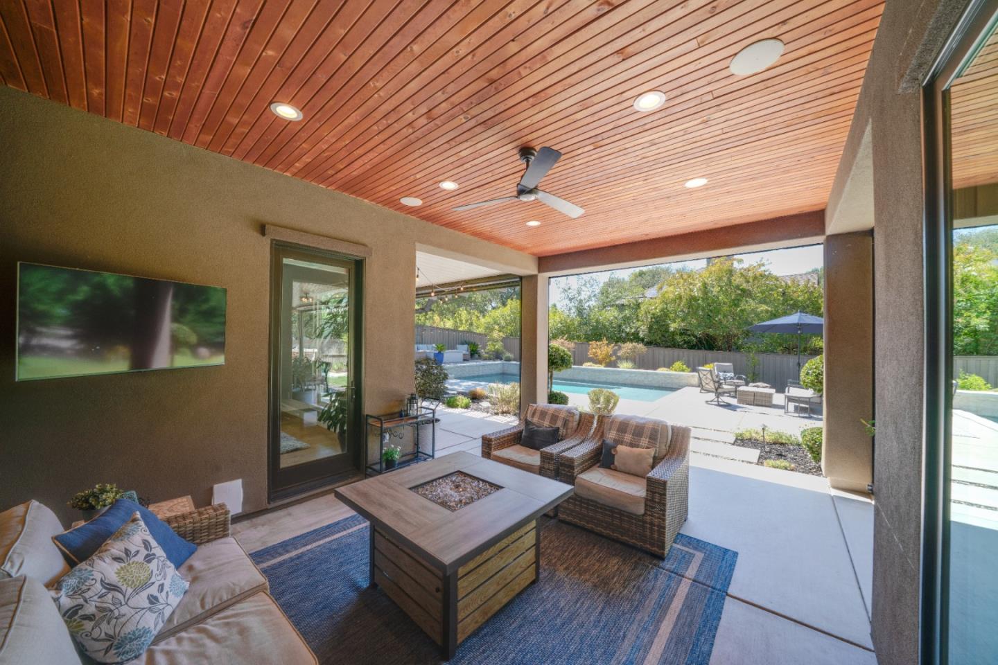Detail Gallery Image 14 of 44 For 8300 Willowood Pl, Granite Bay,  CA 95746 - 4 Beds | 2/1 Baths