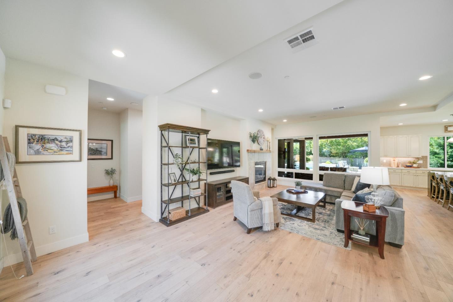 Detail Gallery Image 9 of 44 For 8300 Willowood Pl, Granite Bay,  CA 95746 - 4 Beds | 2/1 Baths