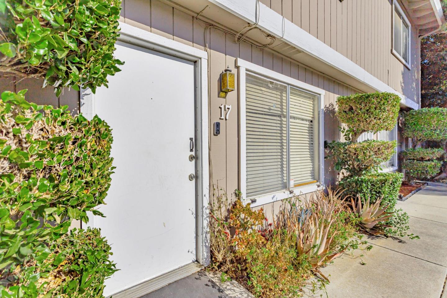 Detail Gallery Image 3 of 28 For 805 South St #17,  Hollister,  CA 95023 - 2 Beds | 1 Baths