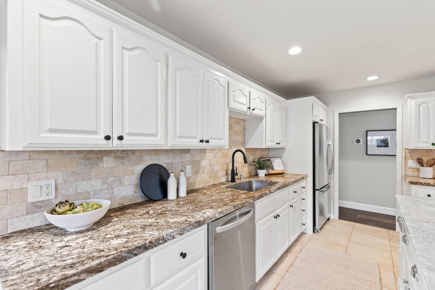 Detail Gallery Image 11 of 32 For 1125 Virginia Ave, Redwood City,  CA 94061 - 5 Beds | 3 Baths