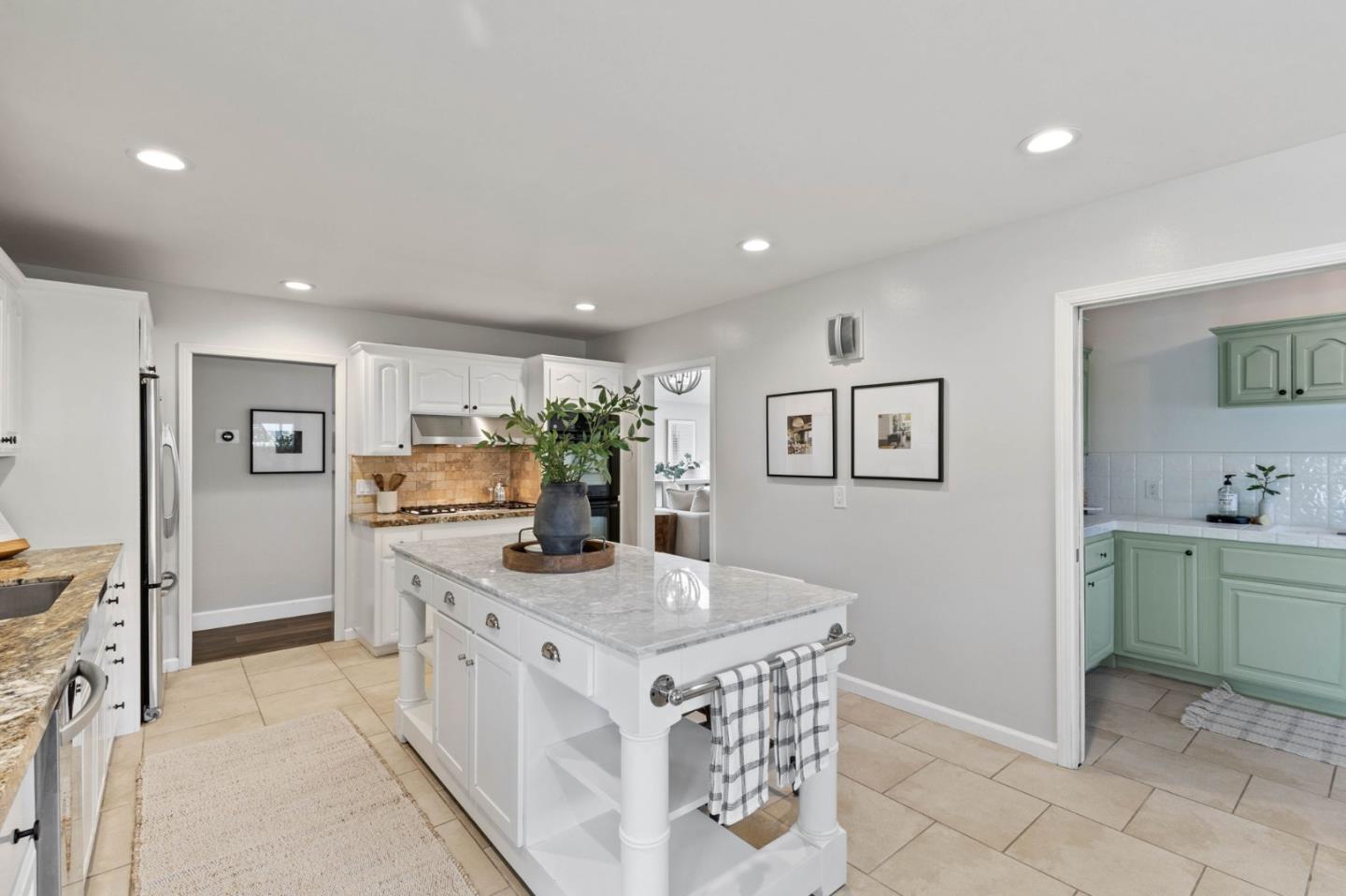 Detail Gallery Image 12 of 32 For 1125 Virginia Ave, Redwood City,  CA 94061 - 5 Beds | 3 Baths