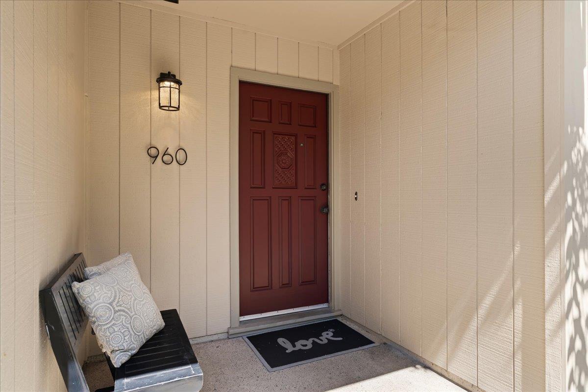 Detail Gallery Image 4 of 26 For 960 Lakeshire Ct, San Jose,  CA 95126 - 2 Beds | 1/1 Baths