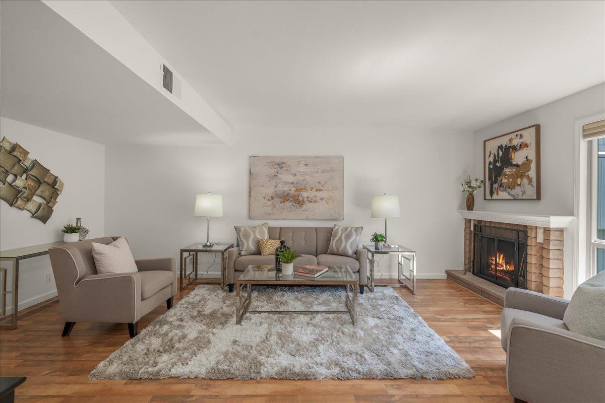 Detail Gallery Image 5 of 26 For 960 Lakeshire Ct, San Jose,  CA 95126 - 2 Beds | 1/1 Baths