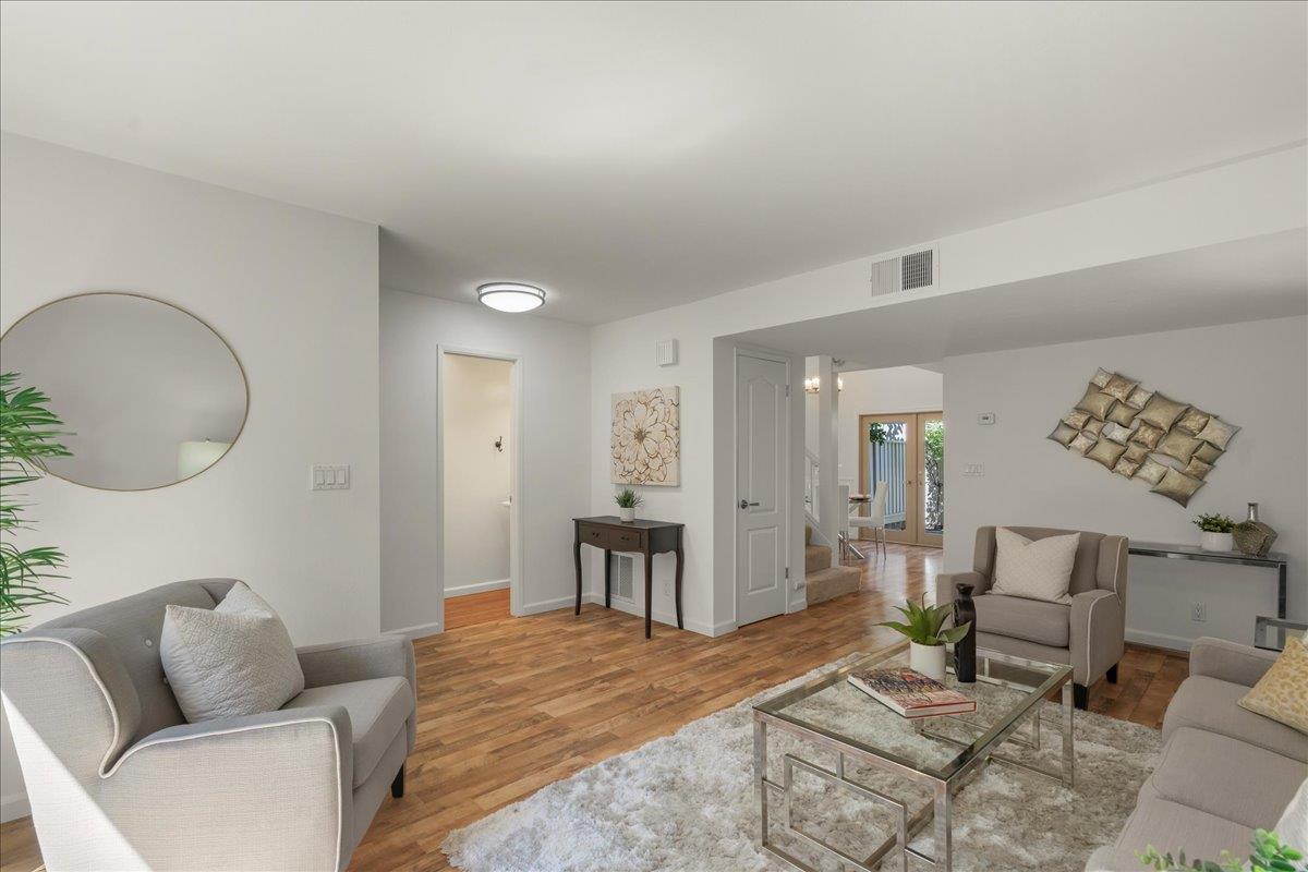 Detail Gallery Image 7 of 26 For 960 Lakeshire Ct, San Jose,  CA 95126 - 2 Beds | 1/1 Baths