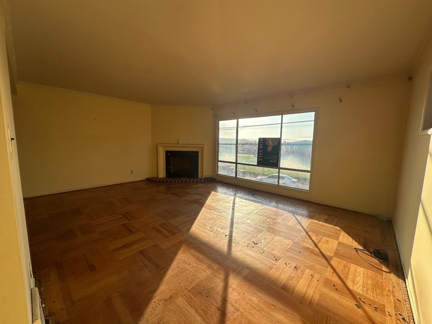 Detail Gallery Image 4 of 33 For 366 Chester St, Daly City,  CA 94014 - 2 Beds | 1/1 Baths