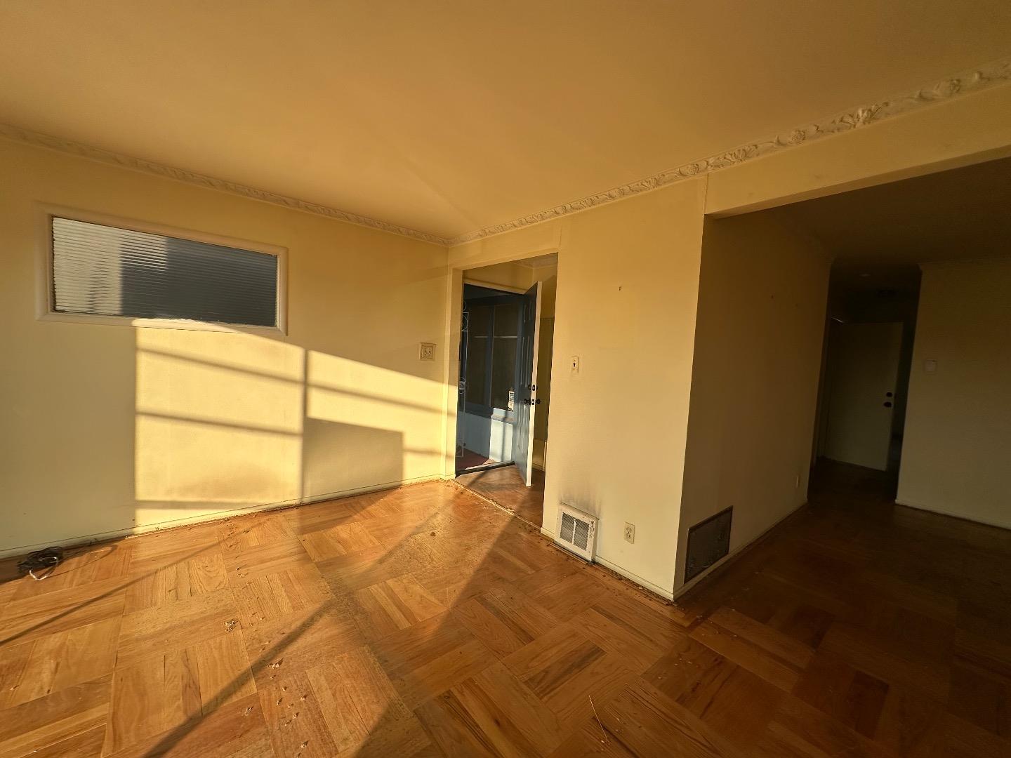 Detail Gallery Image 5 of 33 For 366 Chester St, Daly City,  CA 94014 - 2 Beds | 1/1 Baths
