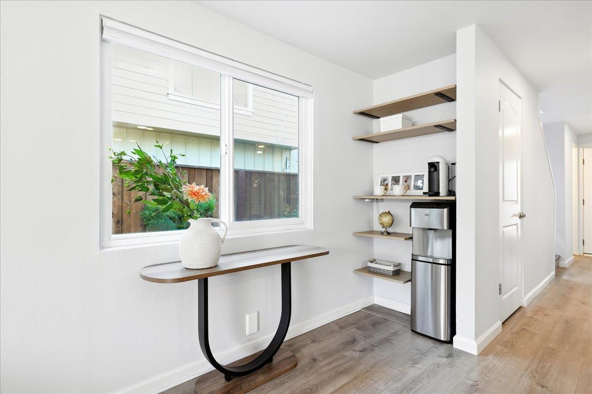 Detail Gallery Image 13 of 47 For 2211 Rock St, Mountain View,  CA 94043 - 4 Beds | 2/1 Baths