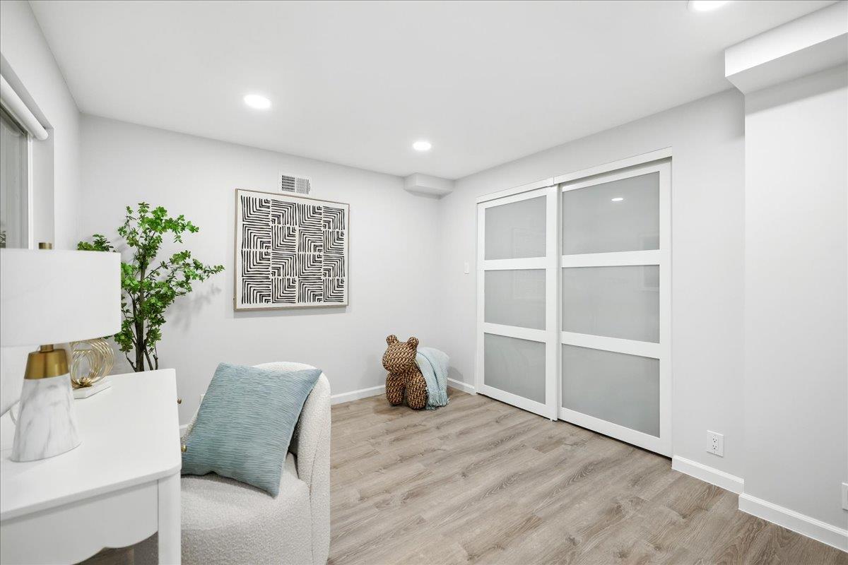 Detail Gallery Image 14 of 47 For 2211 Rock St, Mountain View,  CA 94043 - 4 Beds | 2/1 Baths