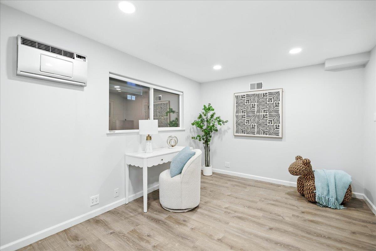 Detail Gallery Image 15 of 47 For 2211 Rock St, Mountain View,  CA 94043 - 4 Beds | 2/1 Baths