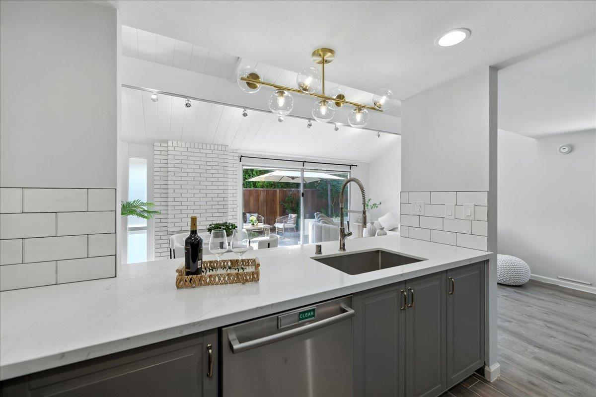 Detail Gallery Image 18 of 47 For 2211 Rock St, Mountain View,  CA 94043 - 4 Beds | 2/1 Baths