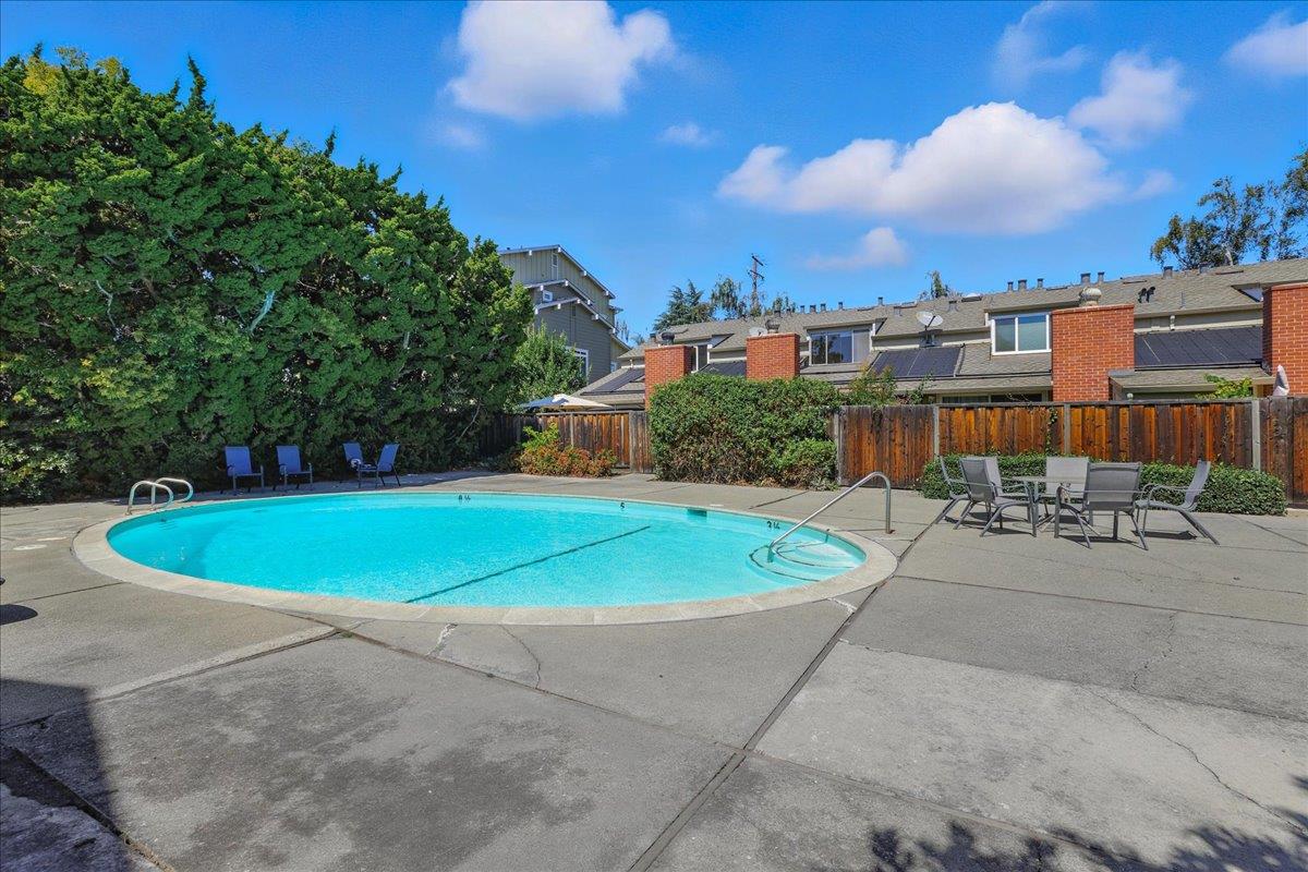 Detail Gallery Image 40 of 47 For 2211 Rock St, Mountain View,  CA 94043 - 4 Beds | 2/1 Baths