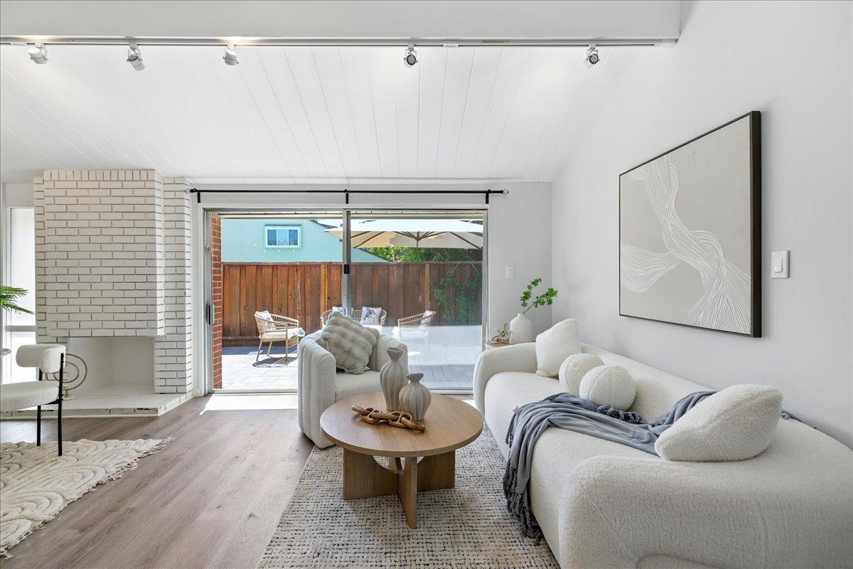 Detail Gallery Image 5 of 47 For 2211 Rock St, Mountain View,  CA 94043 - 4 Beds | 2/1 Baths