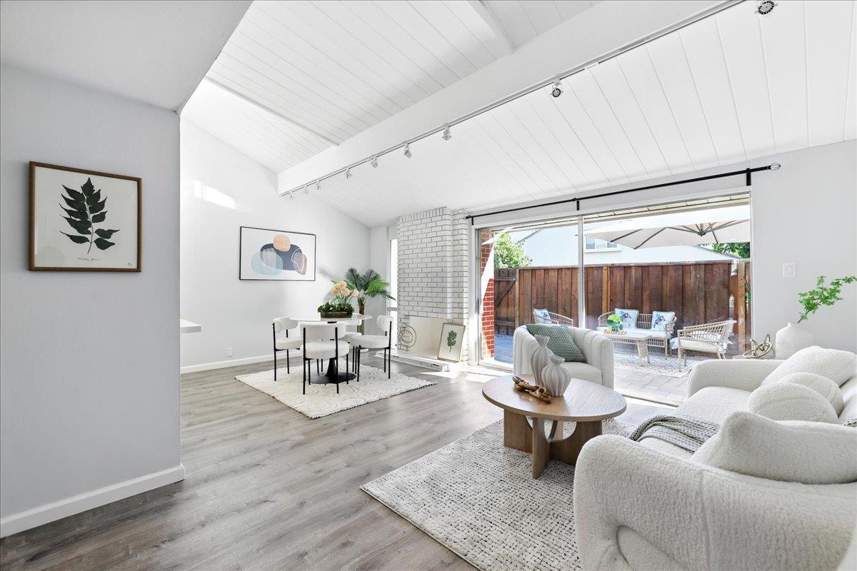 Detail Gallery Image 7 of 47 For 2211 Rock St, Mountain View,  CA 94043 - 4 Beds | 2/1 Baths
