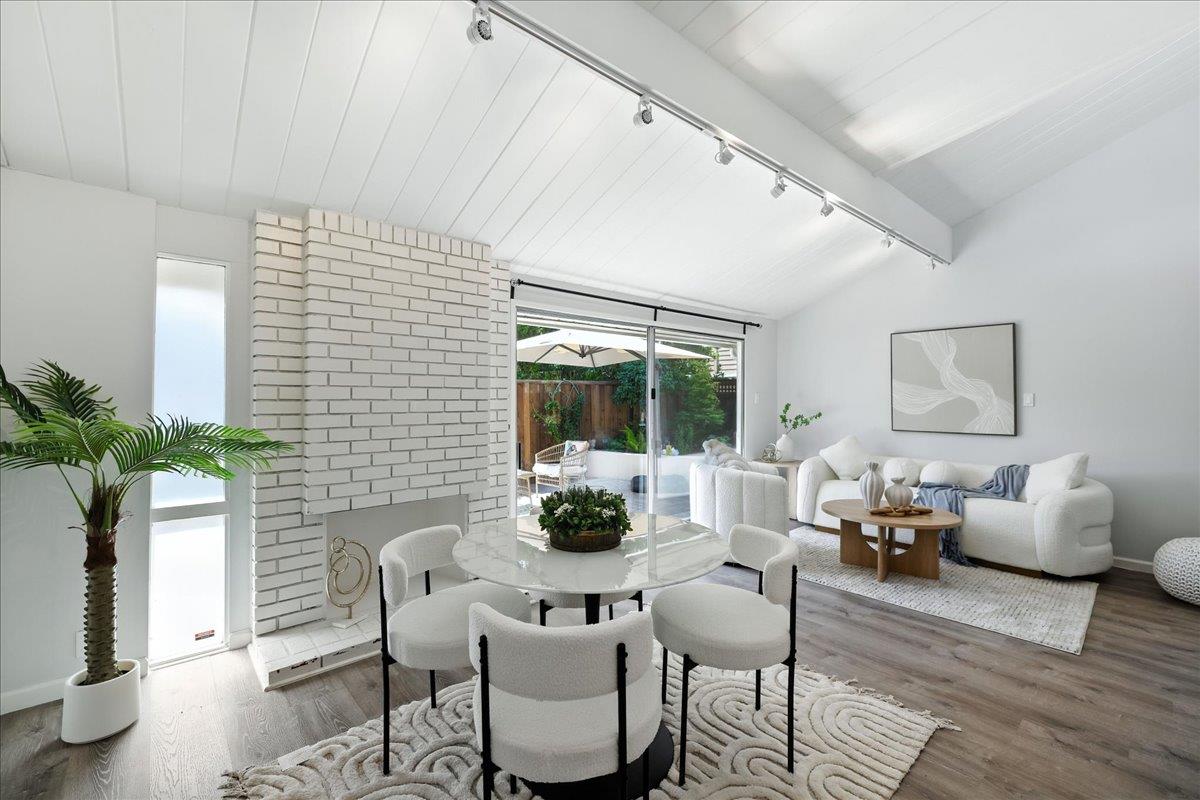 Detail Gallery Image 9 of 47 For 2211 Rock St, Mountain View,  CA 94043 - 4 Beds | 2/1 Baths