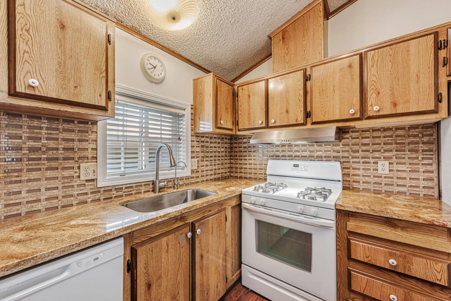 Detail Gallery Image 18 of 41 For 60 Wilson Way #171,  Milpitas,  CA 95035 - 2 Beds | 2 Baths