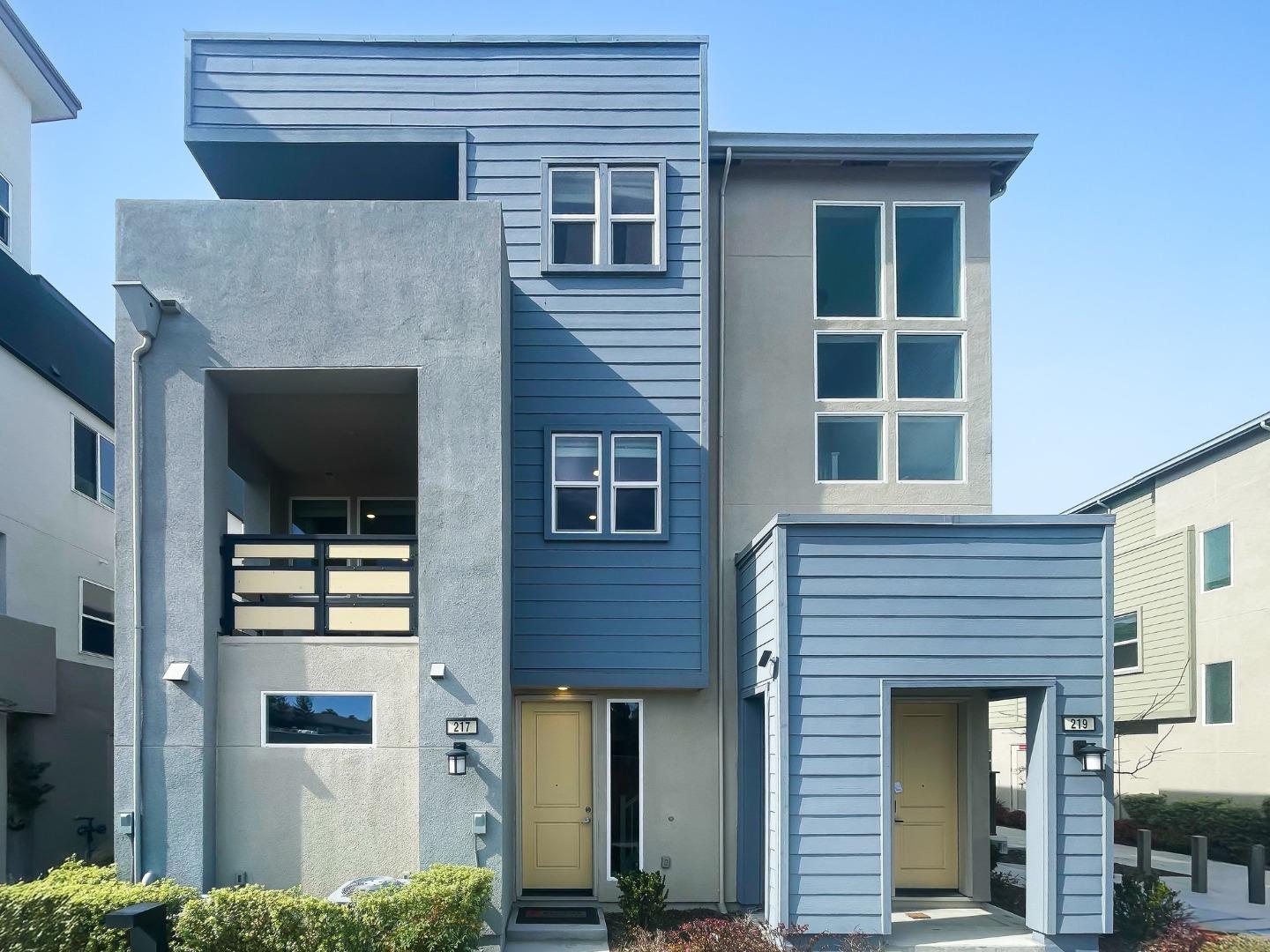 Detail Gallery Image 1 of 34 For 2913 Noyce Pl #217,  Santa Clara,  CA 95051 - 2 Beds | 2/1 Baths