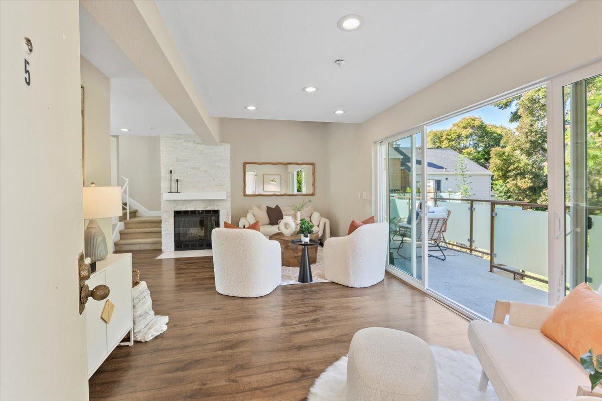 Detail Gallery Image 12 of 38 For 363 N Rengstorff Ave #5,  Mountain View,  CA 94043 - 3 Beds | 2 Baths