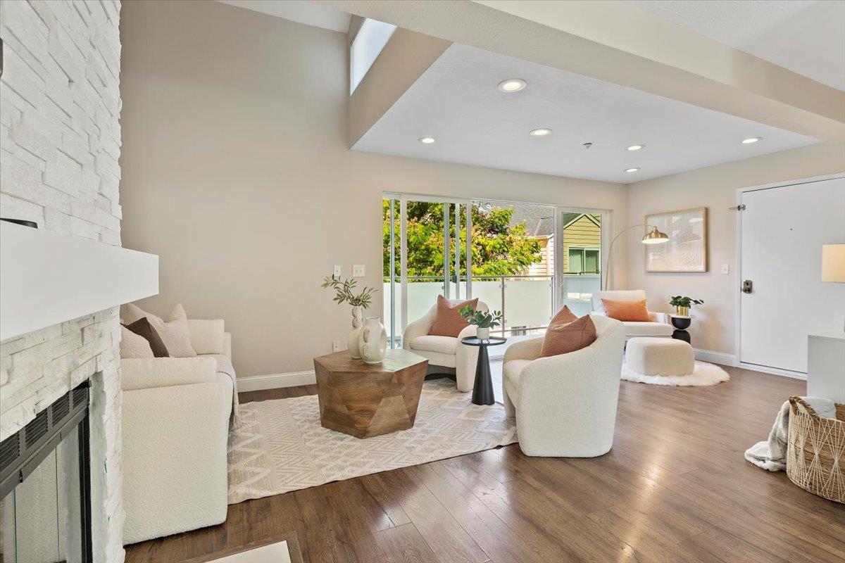 Detail Gallery Image 15 of 38 For 363 N Rengstorff Ave #5,  Mountain View,  CA 94043 - 3 Beds | 2 Baths