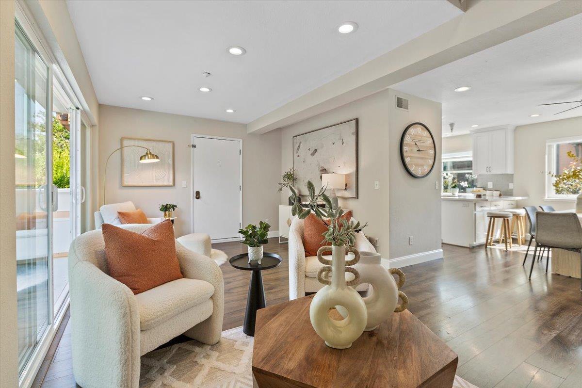 Detail Gallery Image 16 of 38 For 363 N Rengstorff Ave #5,  Mountain View,  CA 94043 - 3 Beds | 2 Baths