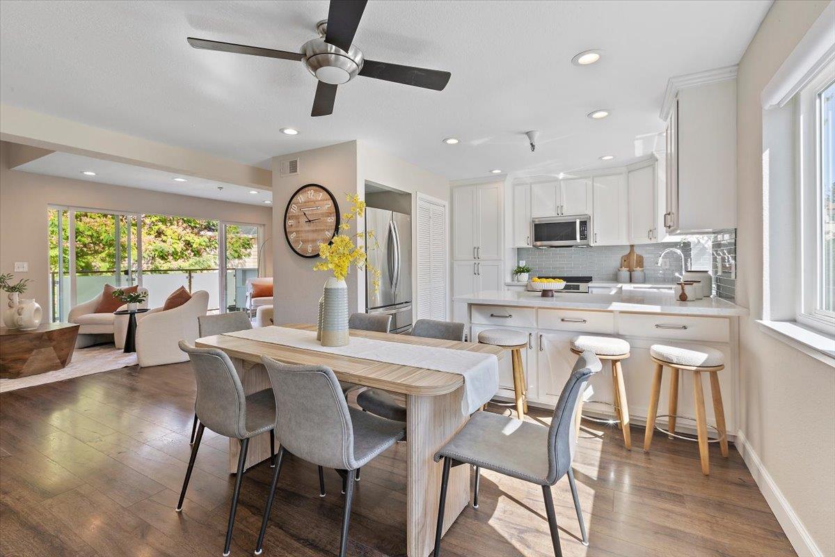 Detail Gallery Image 18 of 38 For 363 N Rengstorff Ave #5,  Mountain View,  CA 94043 - 3 Beds | 2 Baths