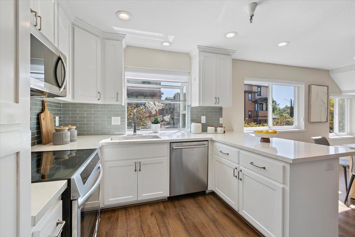Detail Gallery Image 21 of 38 For 363 N Rengstorff Ave #5,  Mountain View,  CA 94043 - 3 Beds | 2 Baths