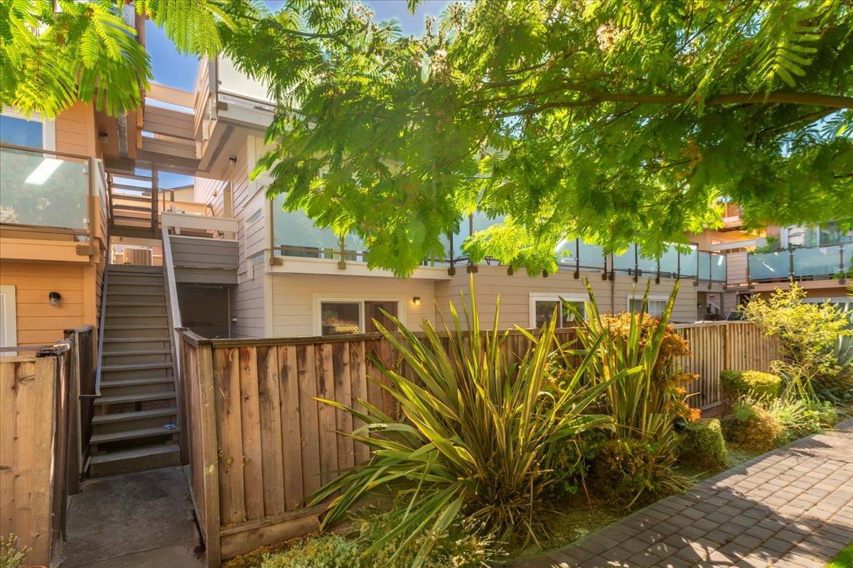 Detail Gallery Image 34 of 38 For 363 N Rengstorff Ave #5,  Mountain View,  CA 94043 - 3 Beds | 2 Baths