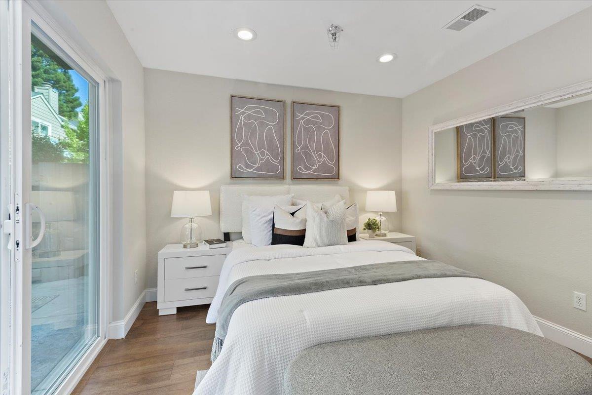 Detail Gallery Image 7 of 38 For 363 N Rengstorff Ave #5,  Mountain View,  CA 94043 - 3 Beds | 2 Baths