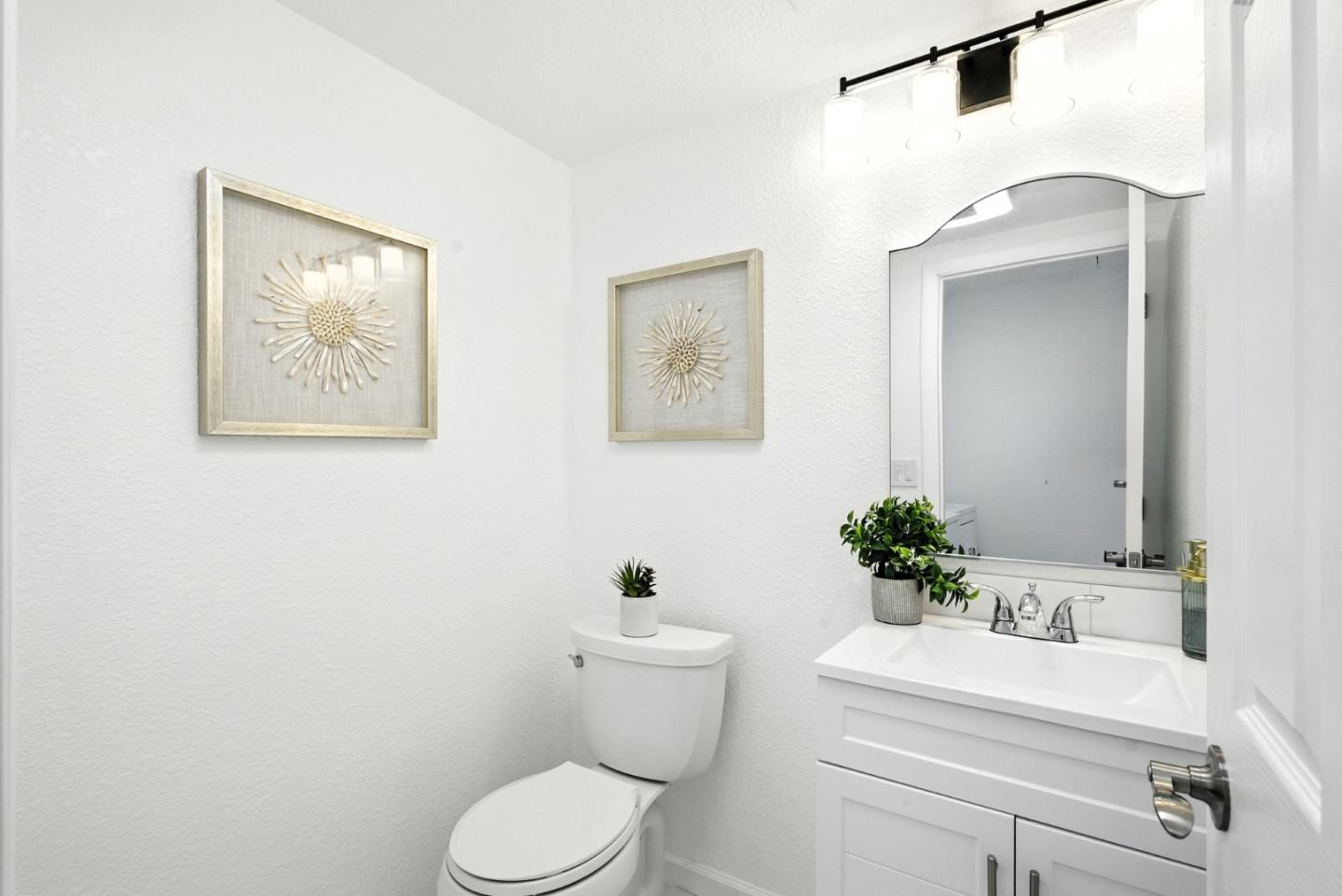 Detail Gallery Image 13 of 45 For 27726 Del Norte Ct, Hayward,  CA 94545 - 4 Beds | 2/1 Baths