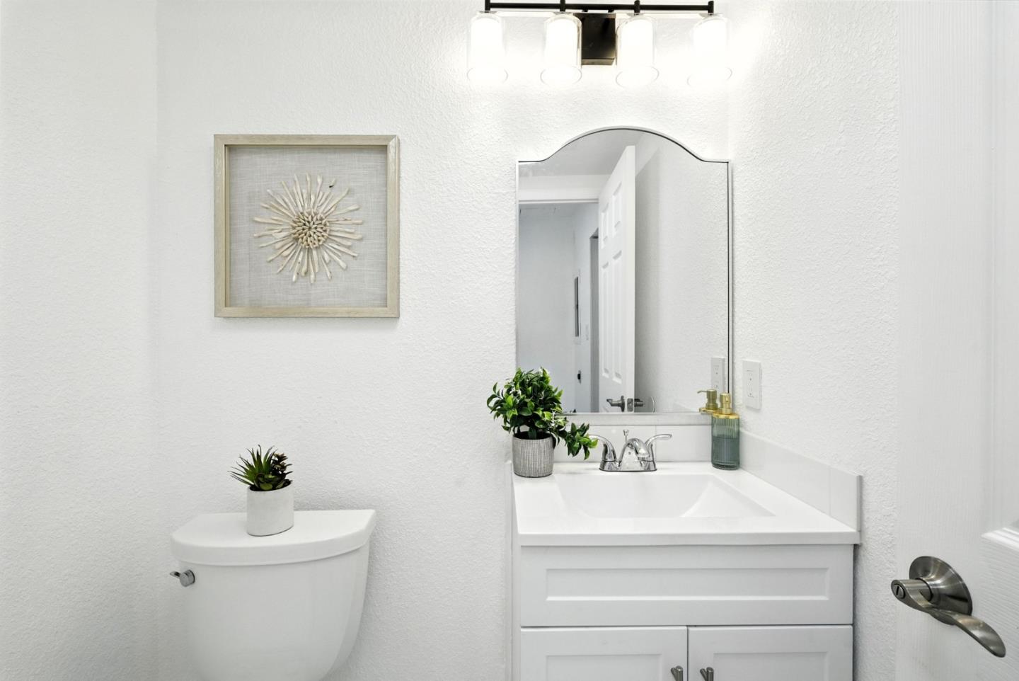 Detail Gallery Image 14 of 45 For 27726 Del Norte Ct, Hayward,  CA 94545 - 4 Beds | 2/1 Baths