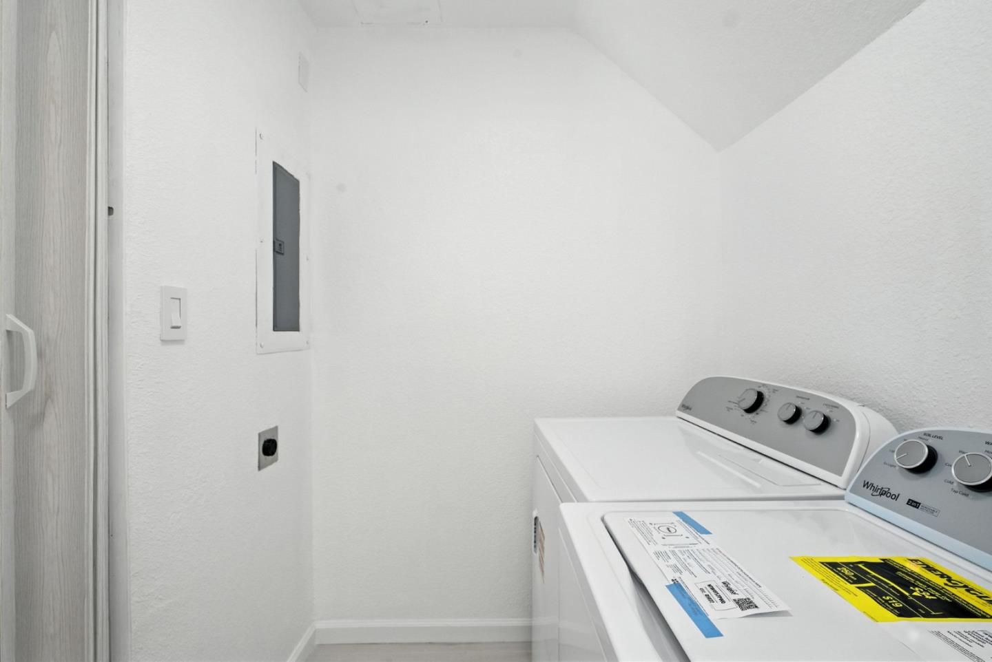 Detail Gallery Image 15 of 45 For 27726 Del Norte Ct, Hayward,  CA 94545 - 4 Beds | 2/1 Baths