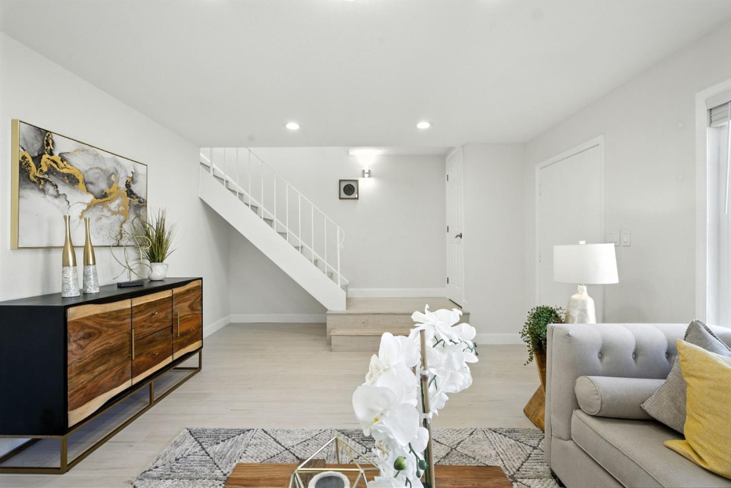 Detail Gallery Image 17 of 45 For 27726 Del Norte Ct, Hayward,  CA 94545 - 4 Beds | 2/1 Baths