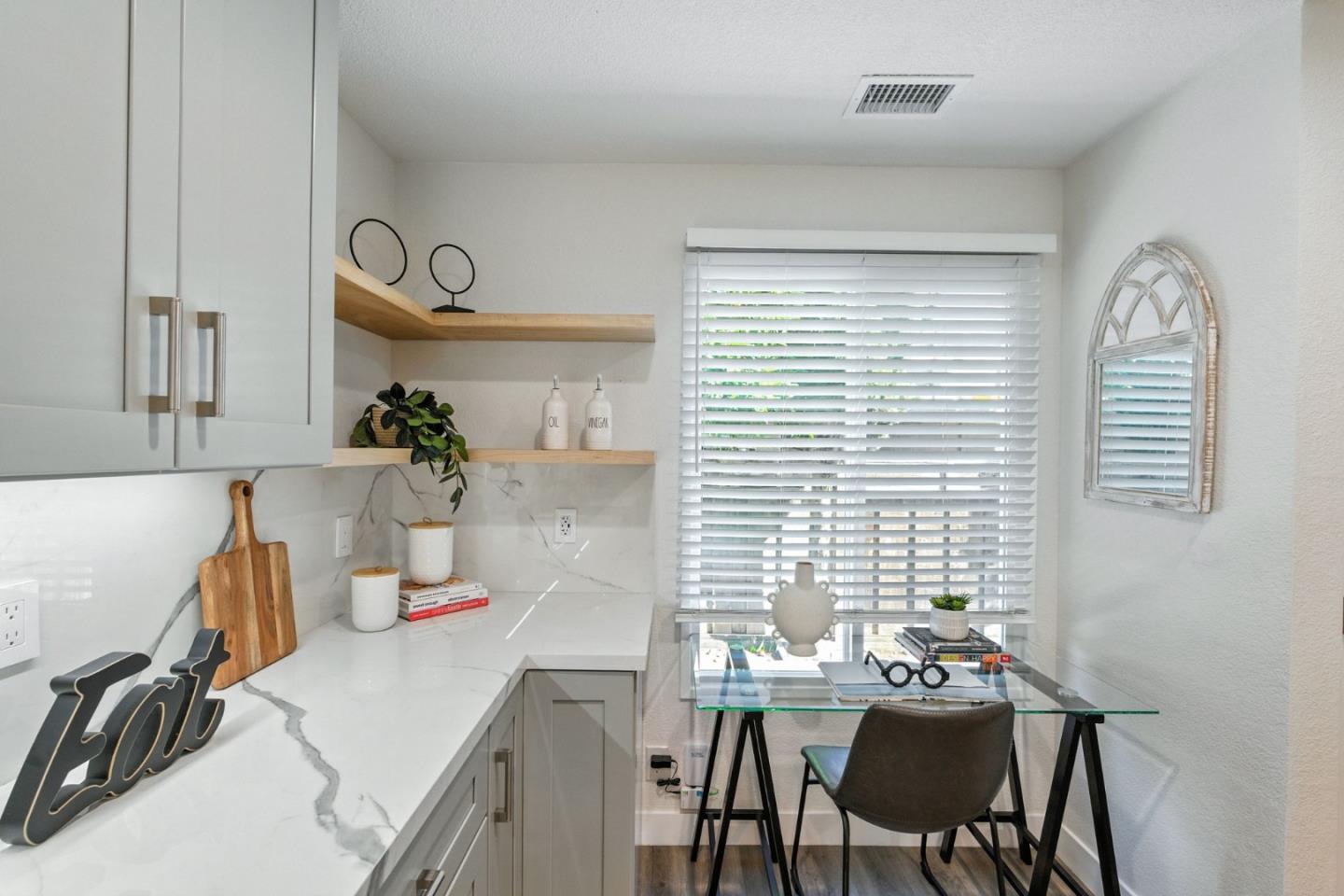 Detail Gallery Image 4 of 42 For 369 N Claremont St #3,  San Mateo,  CA 94401 - 2 Beds | 2 Baths