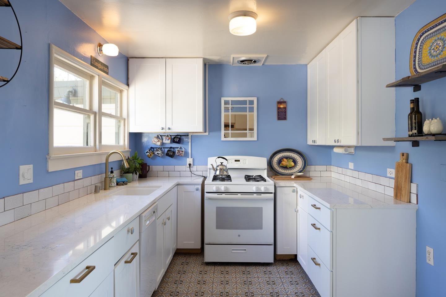 Detail Gallery Image 6 of 20 For 1001 David Ave, Pacific Grove,  CA 93950 - 2 Beds | 1 Baths