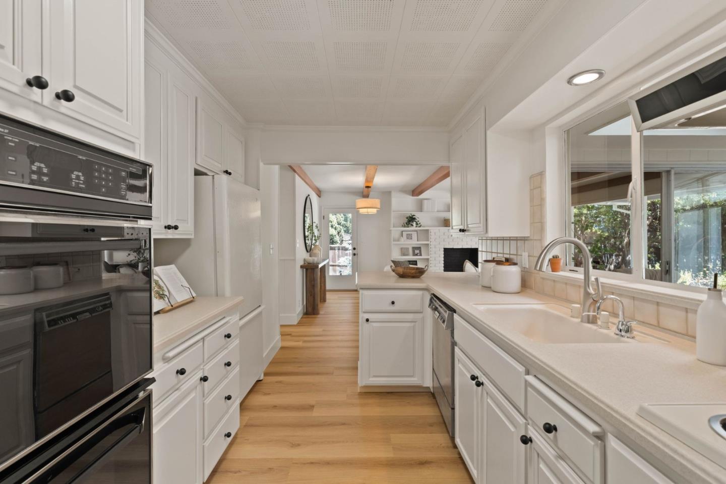 Detail Gallery Image 10 of 32 For 2605 Graceland Ave, San Carlos,  CA 94070 - 3 Beds | 2 Baths