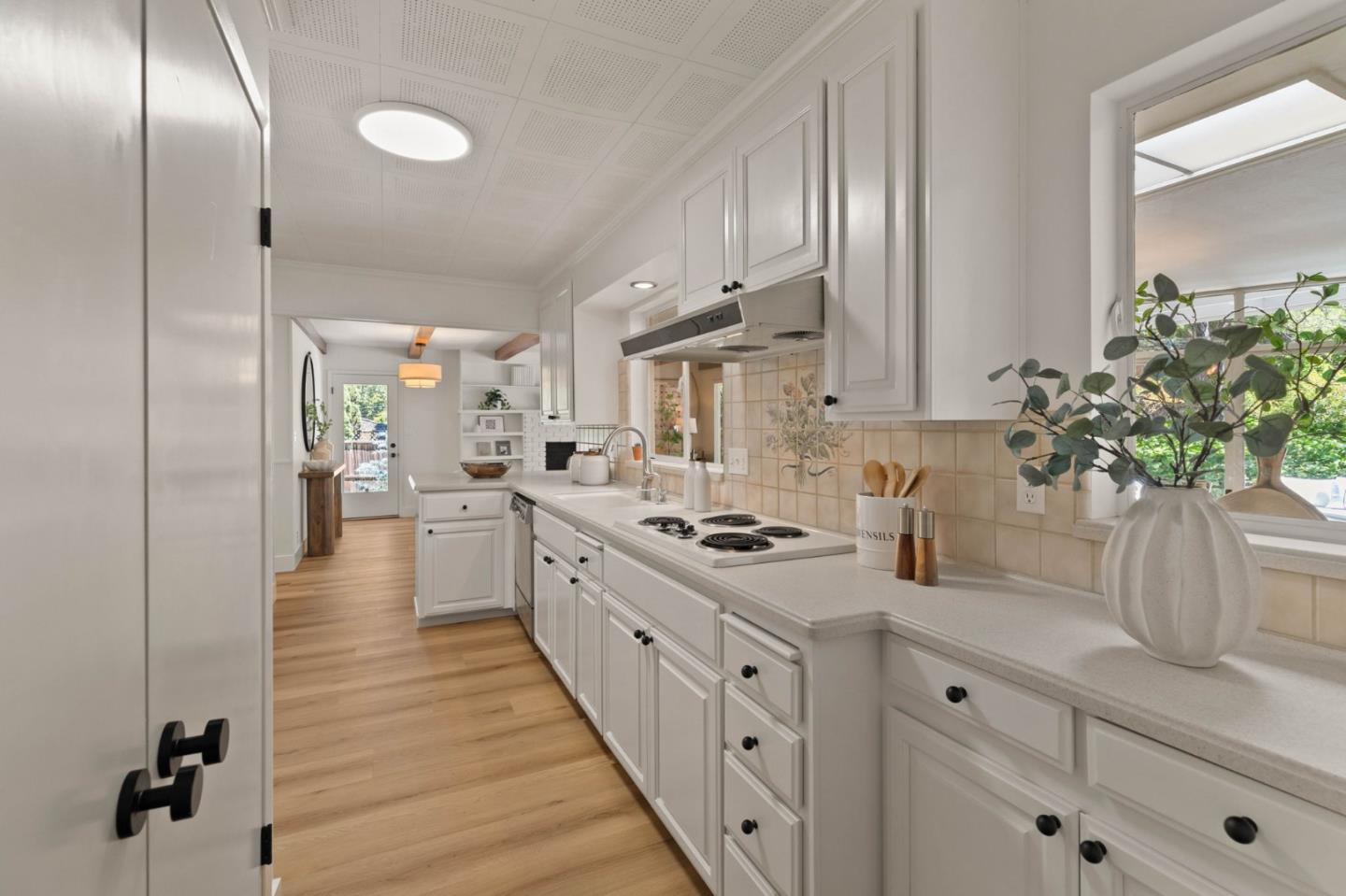 Detail Gallery Image 9 of 32 For 2605 Graceland Ave, San Carlos,  CA 94070 - 3 Beds | 2 Baths