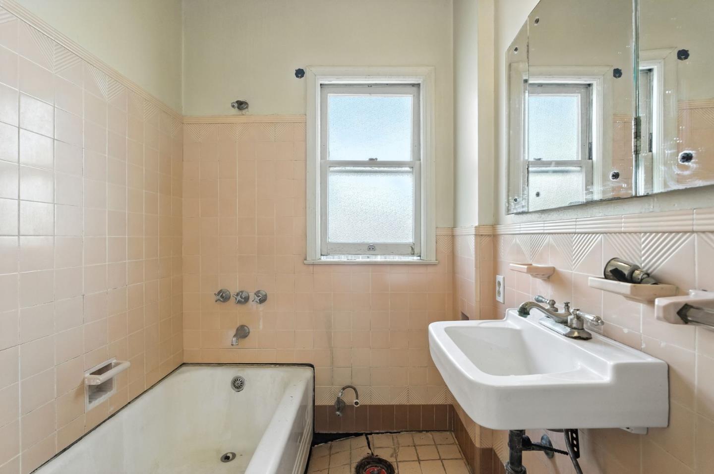 Detail Gallery Image 12 of 24 For 1100 Grove Ave, Burlingame,  CA 94010 - 2 Beds | 1 Baths