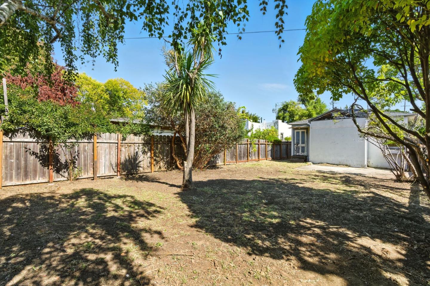 Detail Gallery Image 18 of 24 For 1100 Grove Ave, Burlingame,  CA 94010 - 2 Beds | 1 Baths