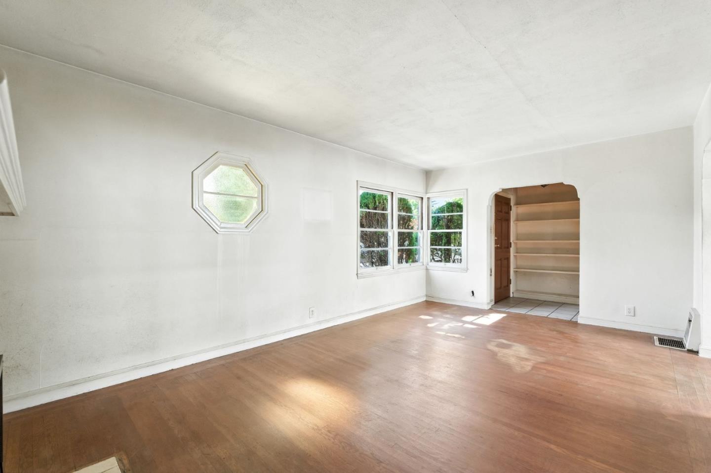 Detail Gallery Image 4 of 24 For 1100 Grove Ave, Burlingame,  CA 94010 - 2 Beds | 1 Baths