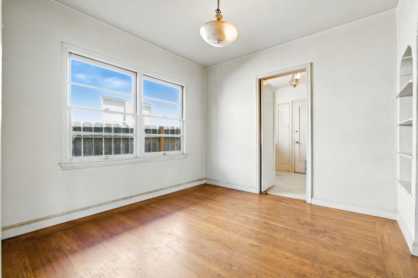 Detail Gallery Image 6 of 24 For 1100 Grove Ave, Burlingame,  CA 94010 - 2 Beds | 1 Baths