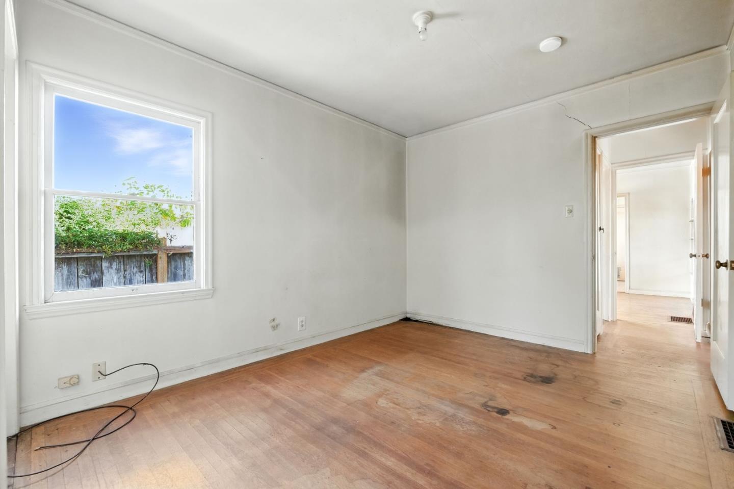 Detail Gallery Image 8 of 24 For 1100 Grove Ave, Burlingame,  CA 94010 - 2 Beds | 1 Baths