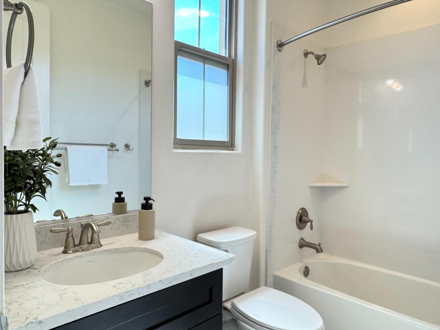 Detail Gallery Image 15 of 20 For 398 Expedition Ln, Milpitas,  CA 95035 - 2 Beds | 2/1 Baths