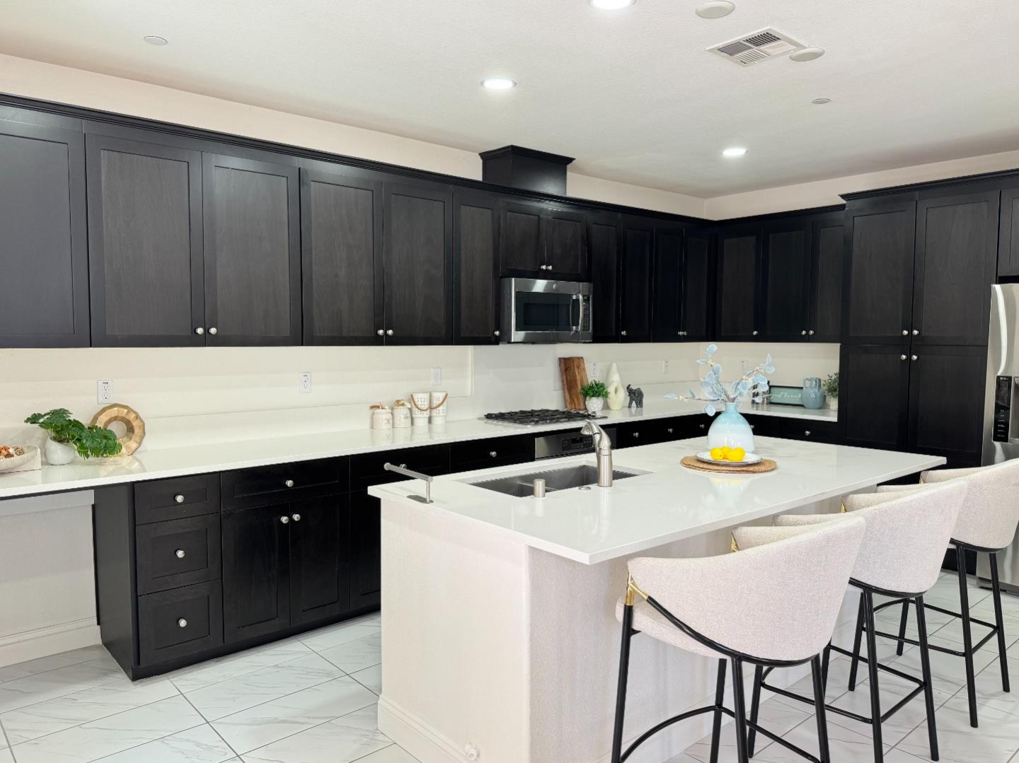 Detail Gallery Image 6 of 20 For 398 Expedition Ln, Milpitas,  CA 95035 - 2 Beds | 2/1 Baths