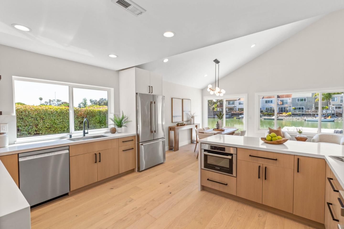 Detail Gallery Image 12 of 42 For 559 Marlin Ct, Redwood City,  CA 94065 - 4 Beds | 2 Baths