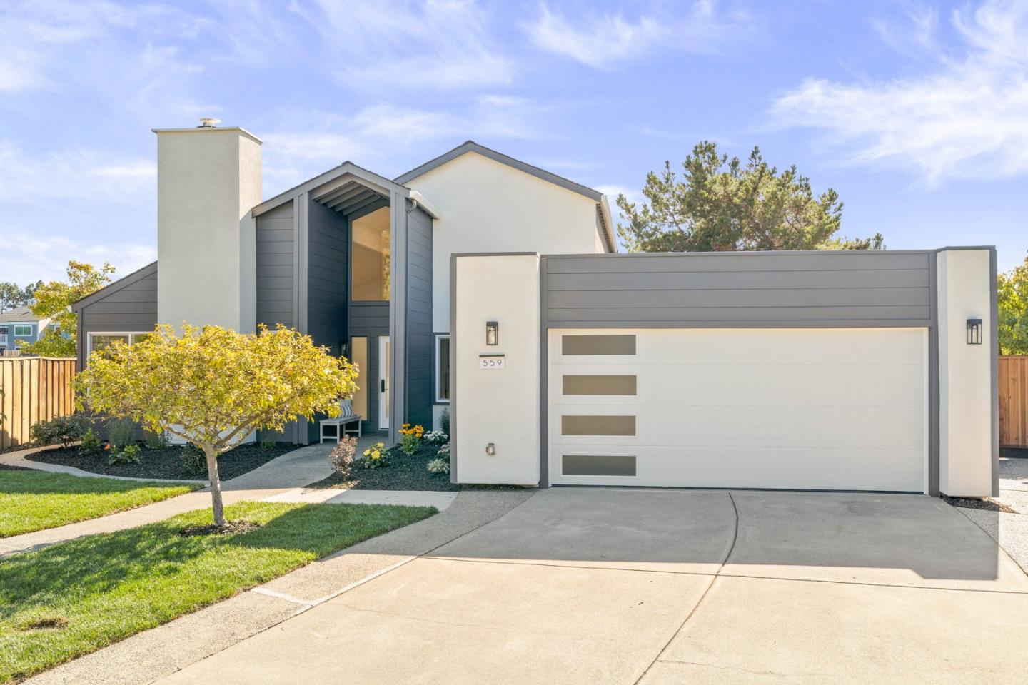 Detail Gallery Image 4 of 42 For 559 Marlin Ct, Redwood City,  CA 94065 - 4 Beds | 2 Baths