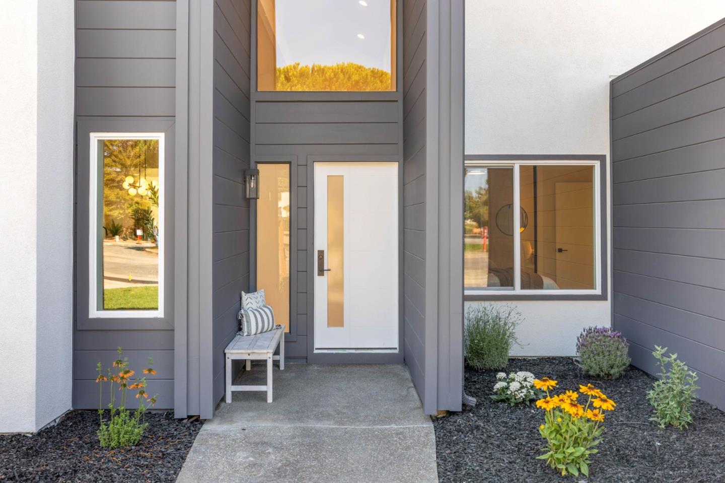 Detail Gallery Image 5 of 42 For 559 Marlin Ct, Redwood City,  CA 94065 - 4 Beds | 2 Baths