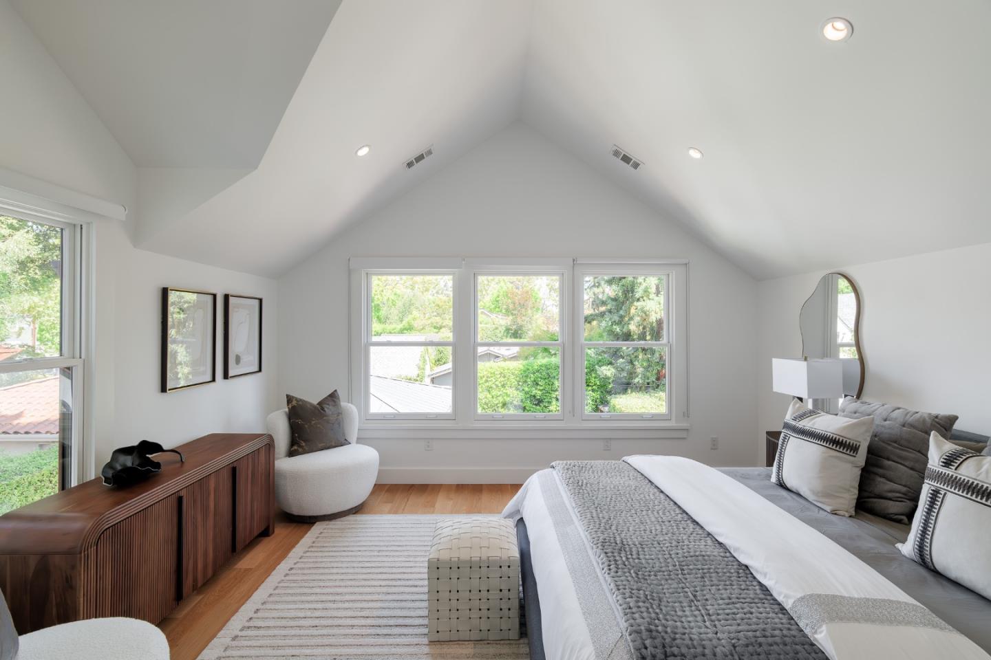 Detail Gallery Image 11 of 26 For 1119 Hopkins Ave, Palo Alto,  CA 94301 - 5 Beds | 3/1 Baths